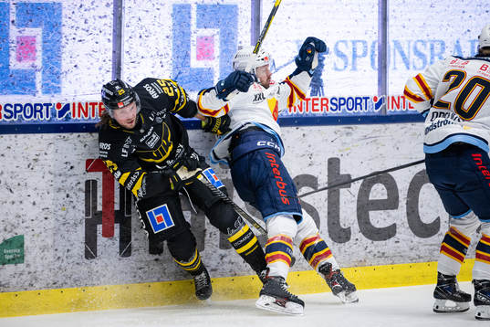 Västerås Marcus Bergman och Djurgårdens Cameron Schilling