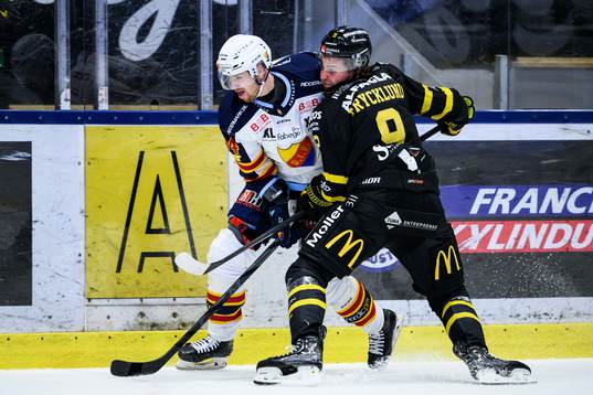 Djurgårdens Daniel Brodin och Västerås Mikael Frycklund