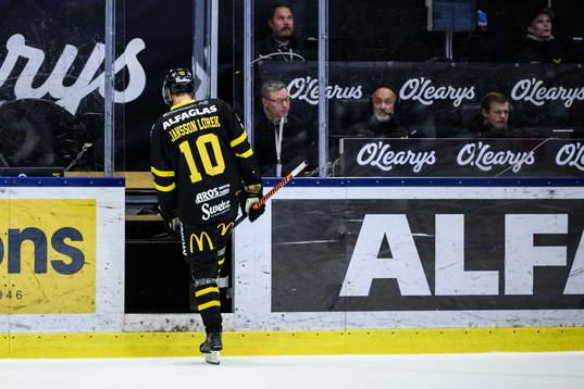 Västerås Jimmie Jansson sätter sig i utvisningsbåset