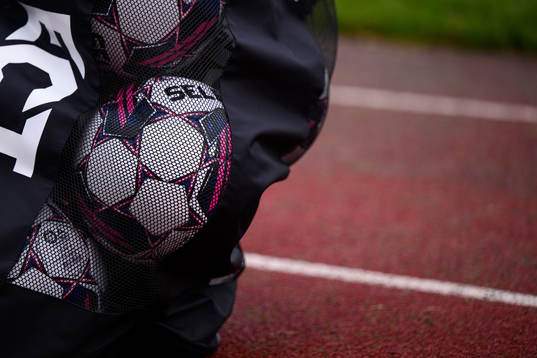 Fotbollar före fotbollsmatchen i Allsvenskan mellan