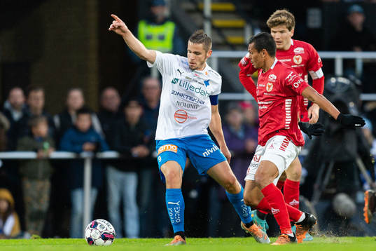 Värnamos Oscar Johansson och Kalmars målvakt Jakob