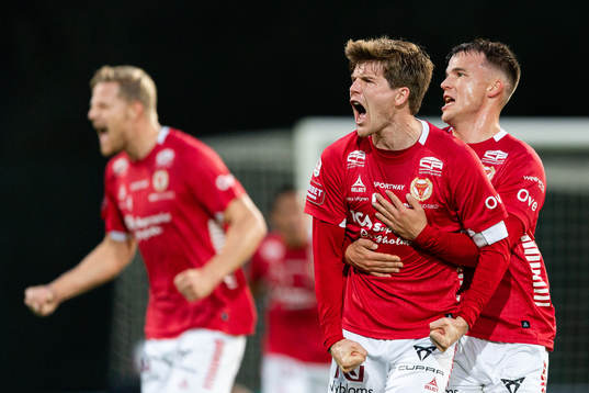 Kalmars Oliver Berg och Simon Skrabb jublar