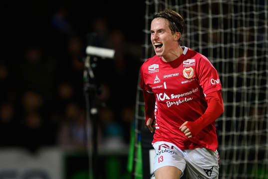 Kalmars Johan Karlsson jublar