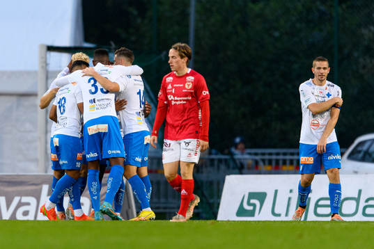 Värnamos spelare jublar