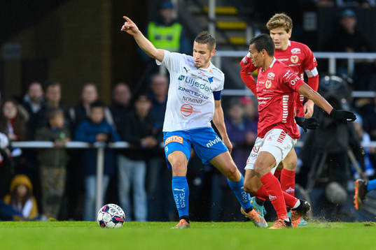 Värnamos Oscar Johansson och Kalmars Romario Pereira Sipiao
