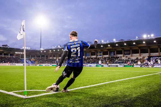 Sirius Dennis Widgren med en hörna