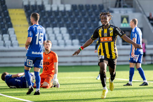 Häckens Ibrahim Sadiq jublar