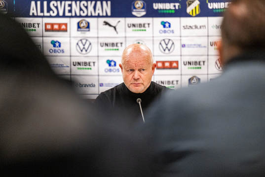 Häckens tränare Per-Mathias Høgmo på presskonferensen