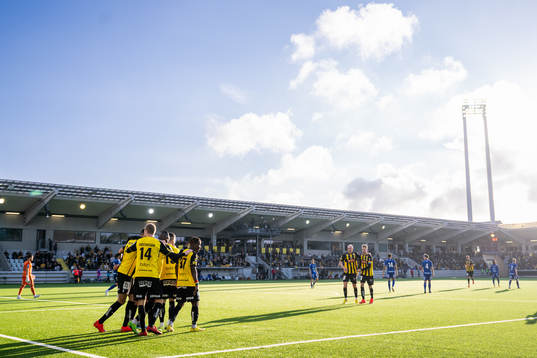 Häckens spelare jublar