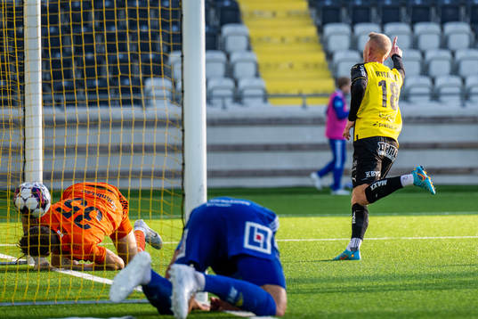 Häckens Mikkel Rygaard Jensen jublar