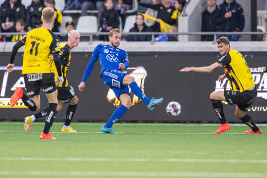 Häckens Valgeir Fridriksson och Johan Hammar mot GIF