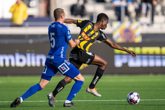 GIF Sundsvalls Dennis Olsson och Häckens Akoua Romeo Amane
