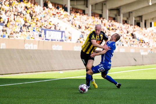 Häckens Valgeir Fridriksson och GIF Sundsvalls Dennis