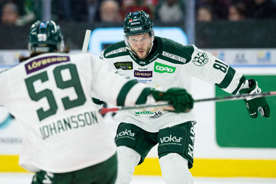 Färjestads Theodor Lennström jublar med Färjestads Linus