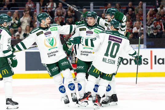 Färjestads Oscar Lawner jublar