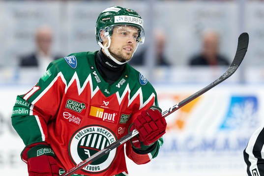 Frölundas Mats Rosseli Olsen lämnar isen