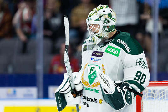 Färjestads målvakt Matthew Tomkins jublar
