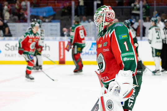 Frölundas målvakt Lars Johansson deppar