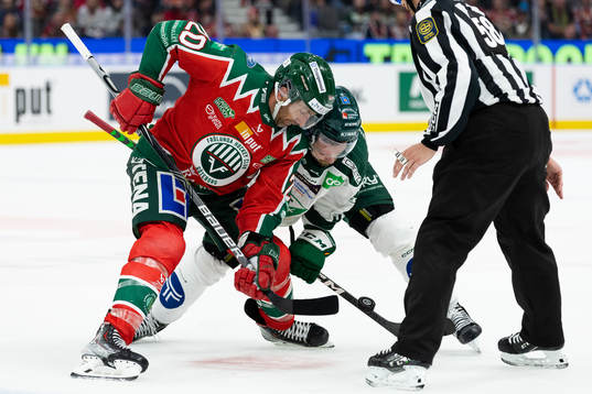 Frölundas Joel Lundqvist tekar mot Färjestads Linus