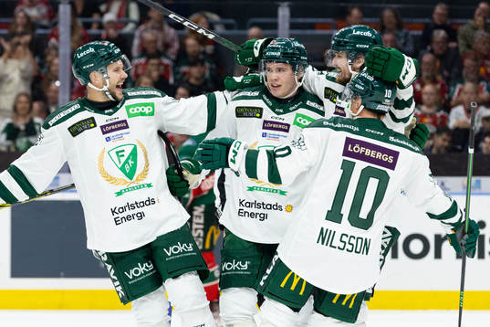 Färjestads Oscar Lawner jublar