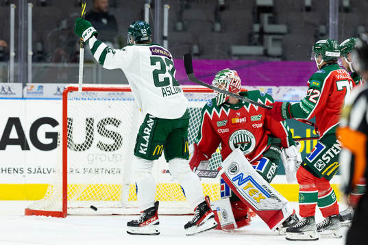 Färjestads Per Åslund jublar