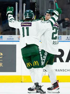 Färjestads Per Åslund jublar