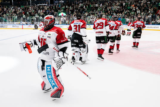 Örebros målvakt Jhonas Enroth deppar