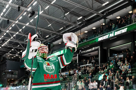 Rögles målvakt Christoffer Rifalk jublar