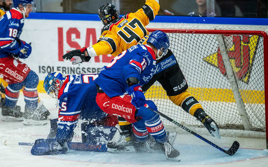 Oskarshamns målvakt Joe Cannata och Jiri Smejkal samt