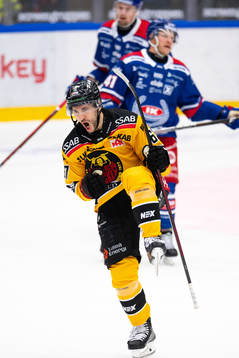 Luleås Konstantin Komarek jublar
