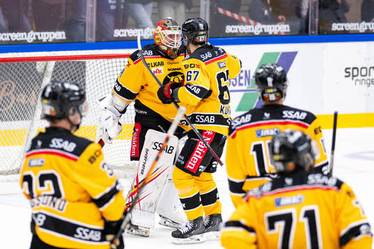 Luleås målvakt Joel Lassinantti och Konstantin Komarek