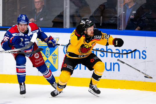 Oskarshamns Lukas Pilö och Luleås Brendan Shinnimin