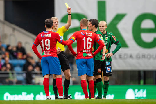 Domare Adam Ladebäck varnar Helsingborgs Alexander