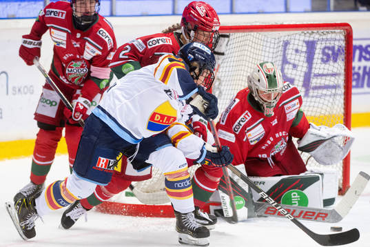 Djurgårdens Alexis Mauermann oroar framför Modos Anna