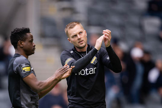 AIKs Erick Otieno Ouma och Sebastian Larsson