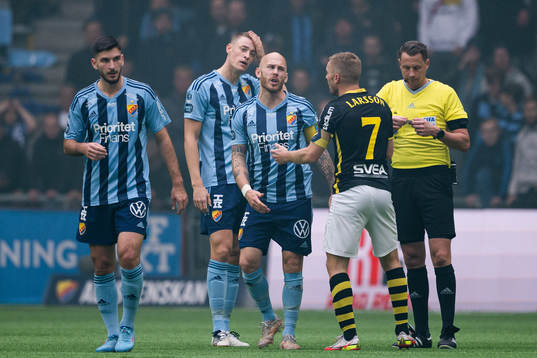 Djurgårdens Magnus Eriksson och AIKs Sebastian Larsson