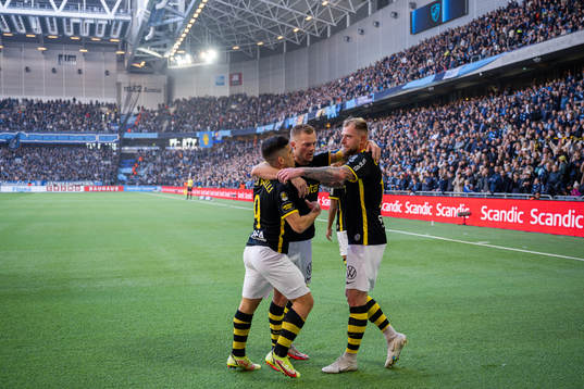 AIKs Nicolas Stefanelli , Sebastian Larsson och John