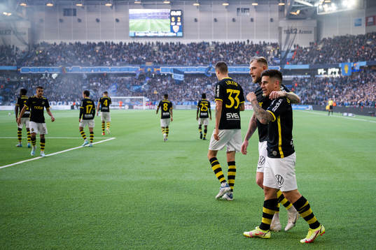 AIKs Nicolas Stefanelli och John Guidetti jublar