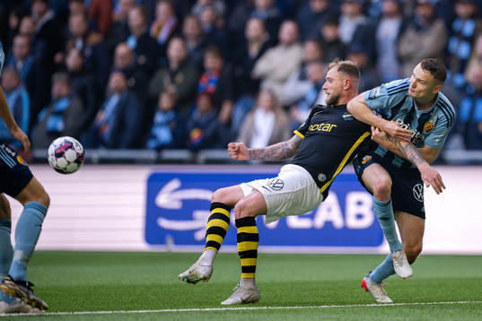 AIKs John Guidetti och Djurgårdens Piotr Johansson