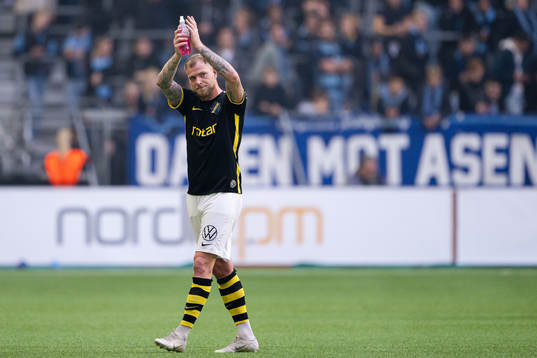 AIKs John Guidetti lämnar planen