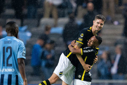 AIKs Mikael Lustig och Bilal Hussein jublar