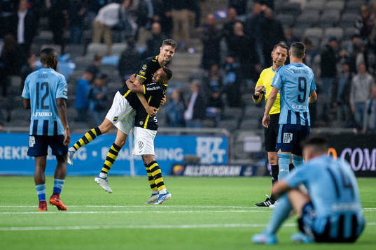 AIKs Mikael Lustig och Bilal Hussein jublar