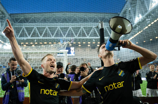 AIKs Sebastian Larsson och Mikael Lustig jublar