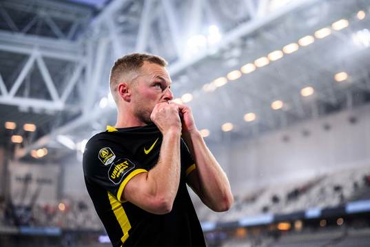 AIKs Sebastian Larsson jublar