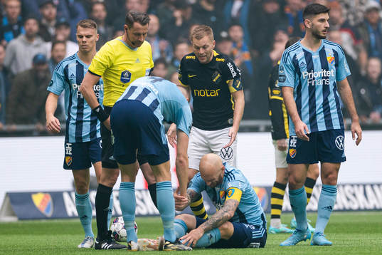 Djurgårdens Magnus Eriksson och AIKs Sebastian Larsson