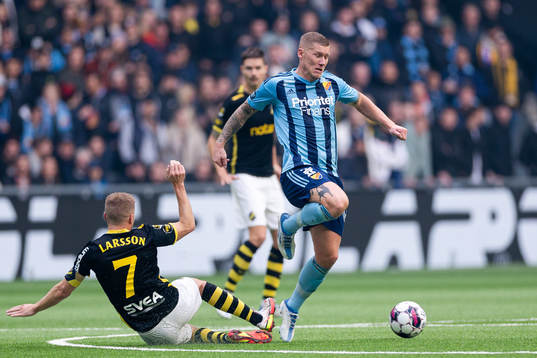 AIKs Sebastian Larsson och Djurgårdens Victor Edvardsen