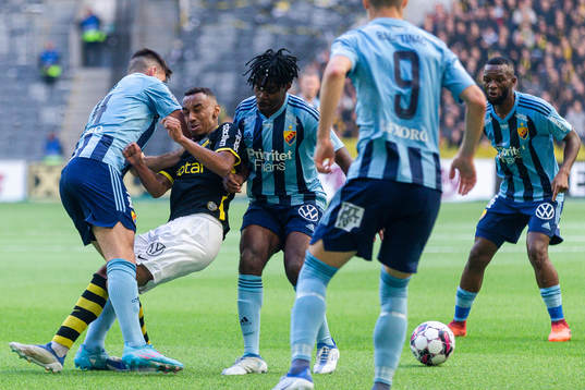 Djurgårdens Besard Sabovic och AIKs Bilal Hussein
