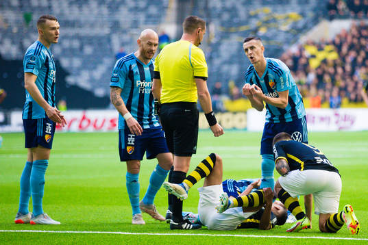 domare Andreas Ekberg och Djurgårdens Haris Radetinac
