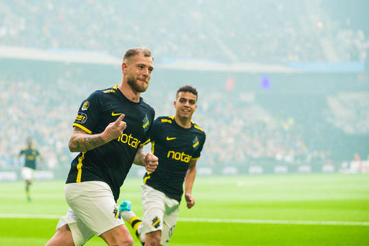 s John Guidetti jublar