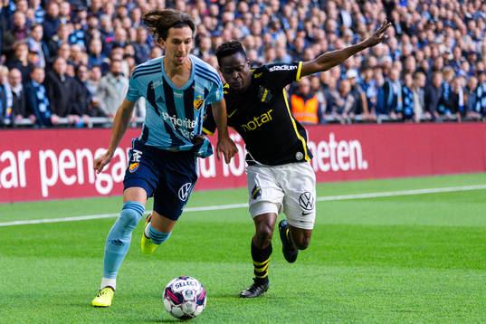 Djurgårdens Gustav Wikheim och AIKs Erick Otieno Ouma